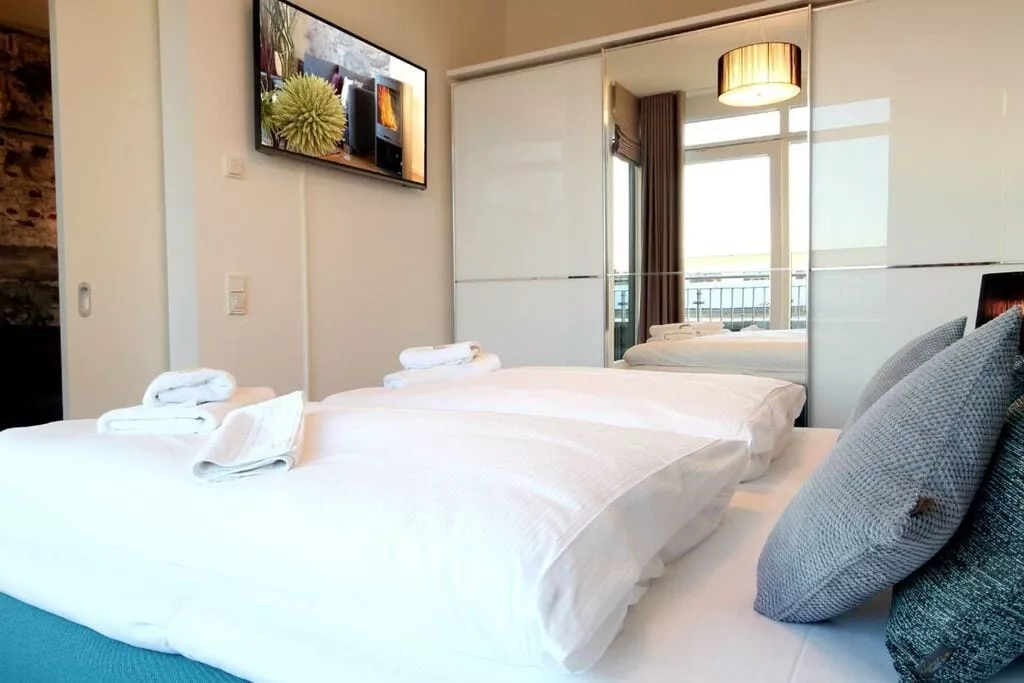 274216-Bedroom