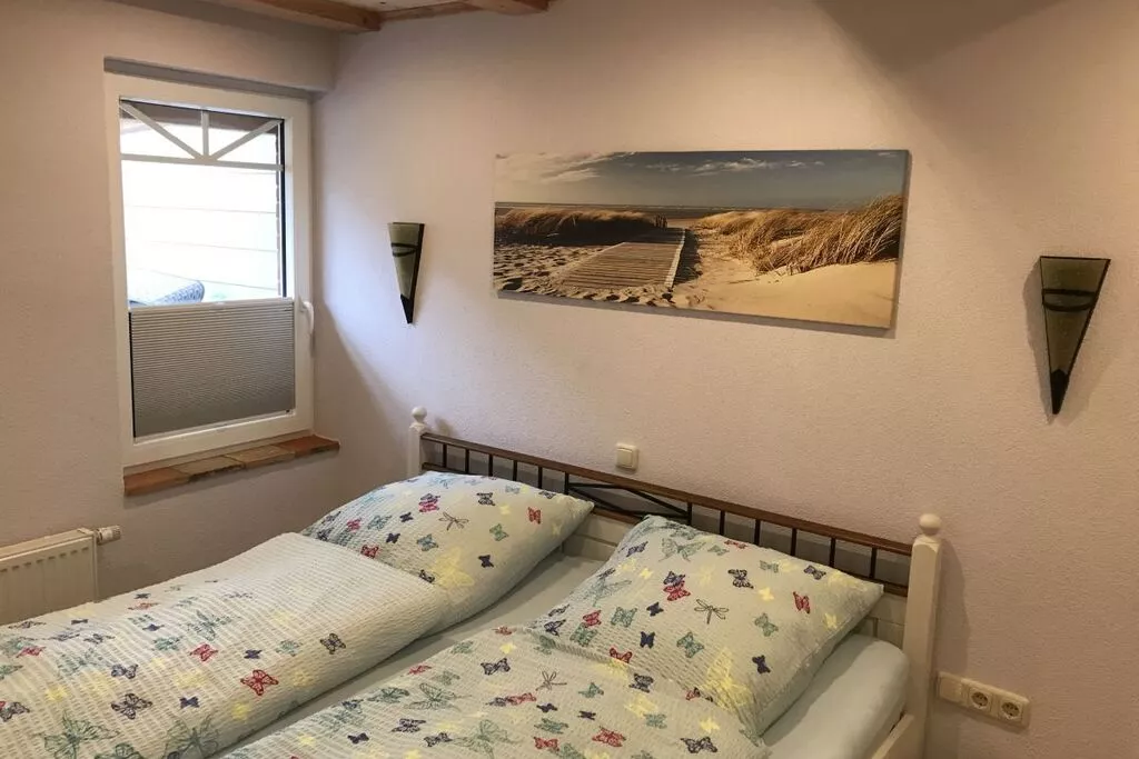 262126-Bedroom
