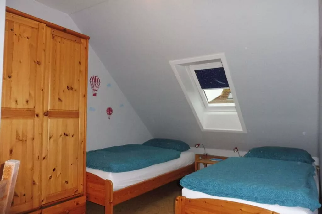 185189-Bedroom