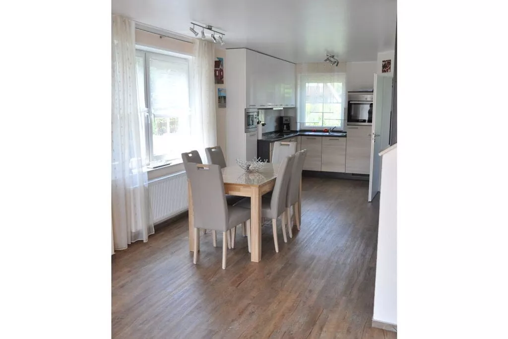 238037-Dining room