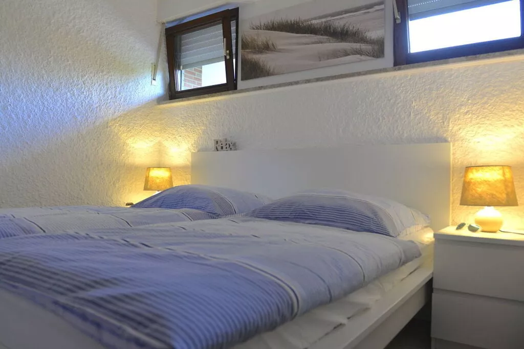 241346-Bedroom