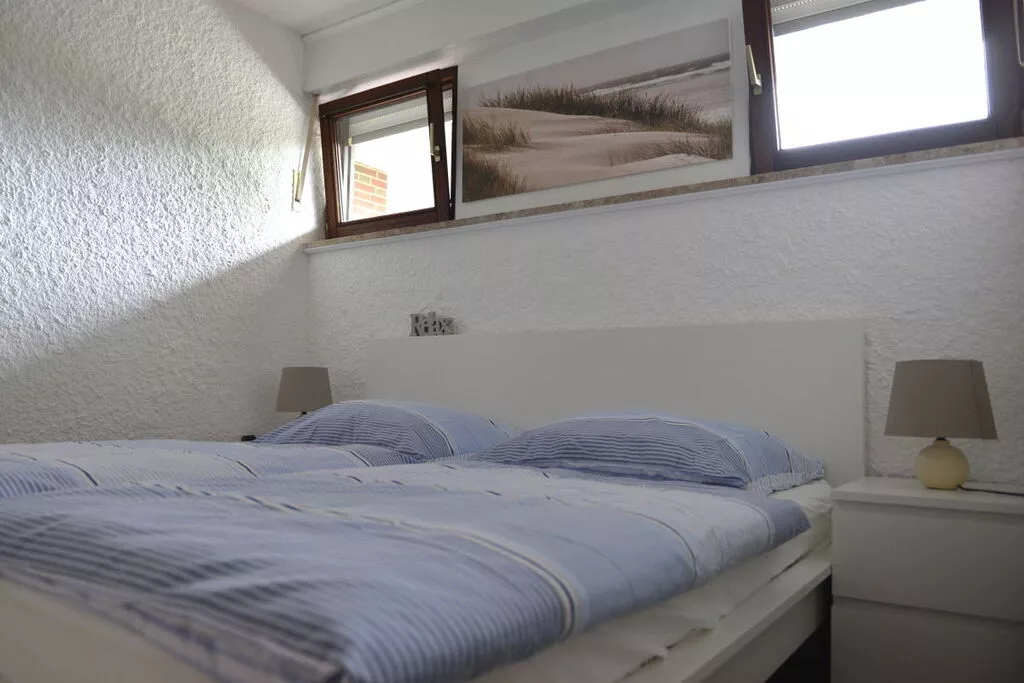 241346-Bedroom