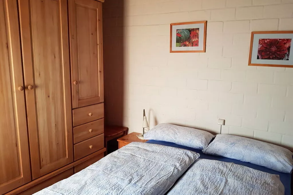 276555-Bedroom