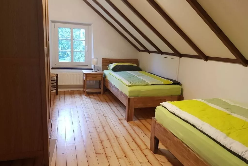 268405-Bedroom