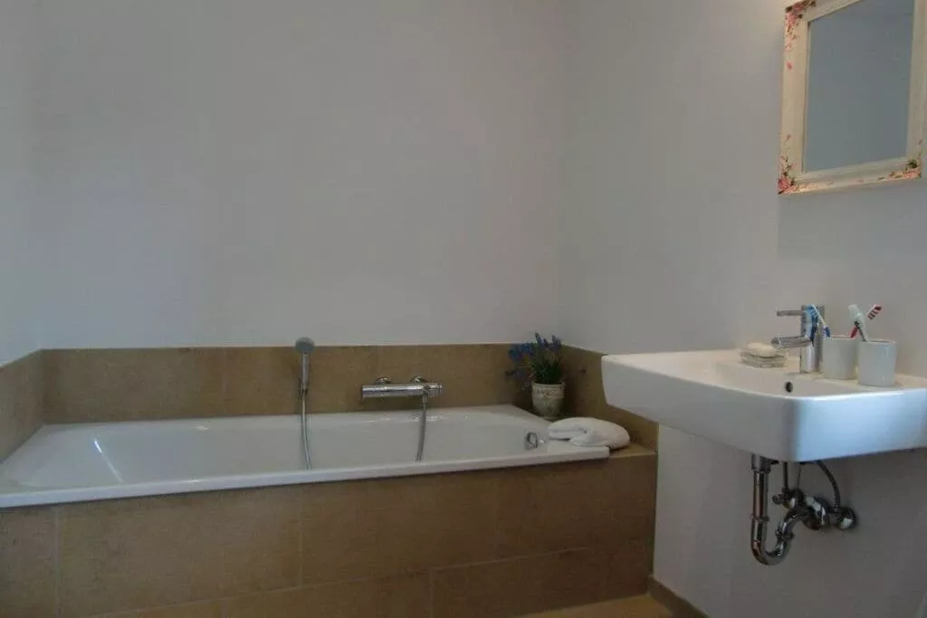 256201-Bathroom