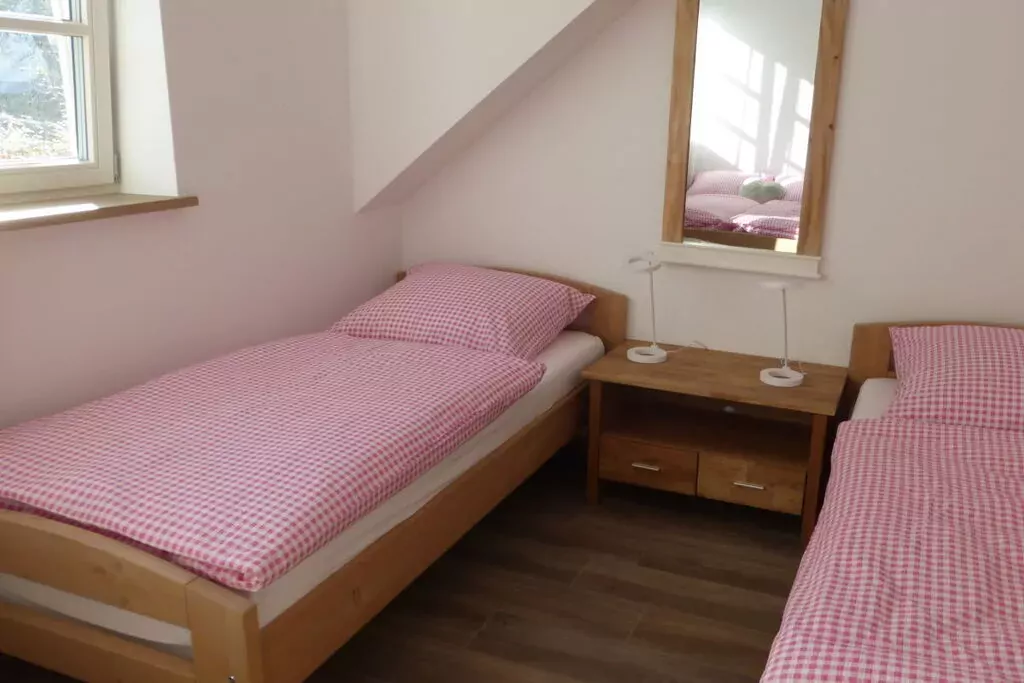 240961-Bedroom