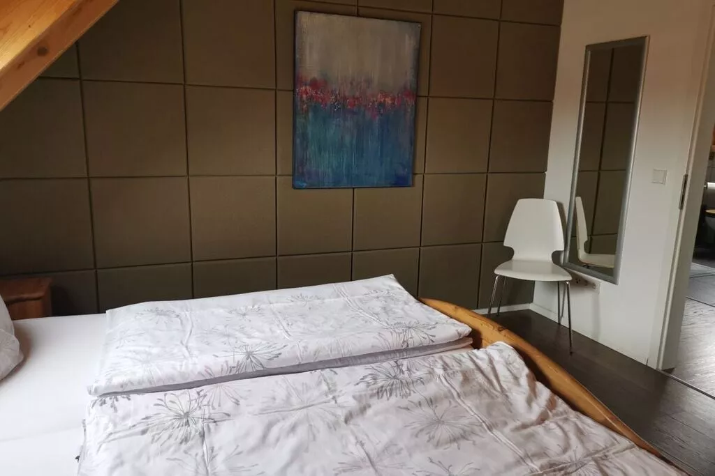 138704-Bedroom