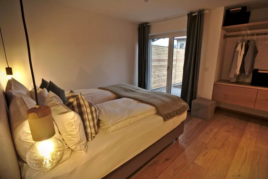 185504-Bedroom