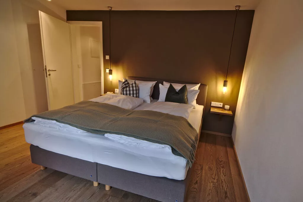 185504-Bedroom