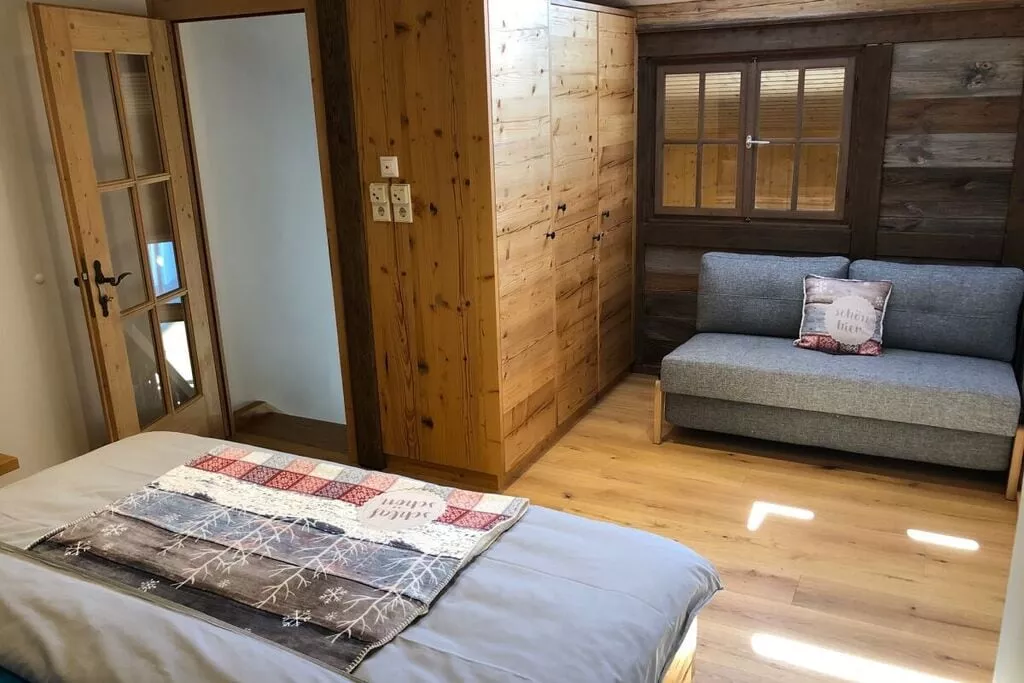 275444-Bedroom