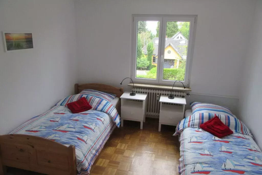 275229-Bedroom