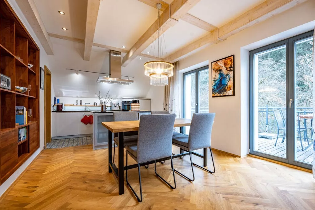 256695-Dining room