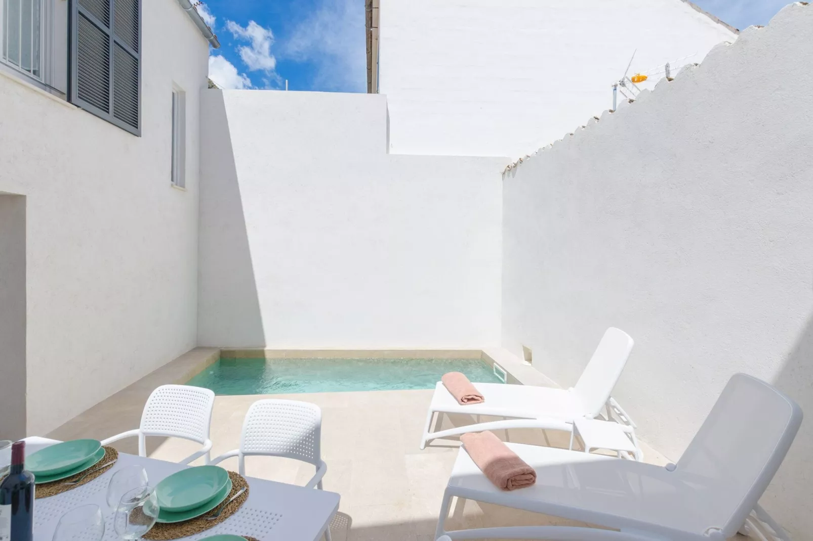 Na Valenta-Exterior summer