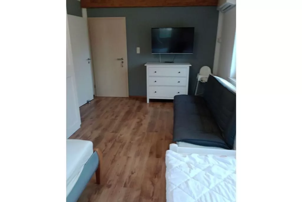 276721-Bedroom