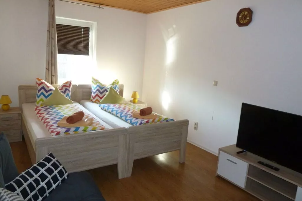 276721-Bedroom