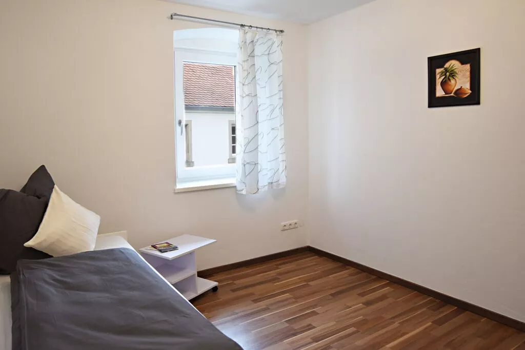 184780-Bedroom