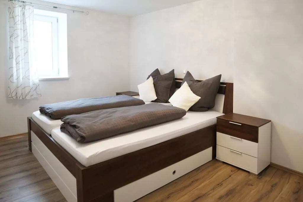 184780-Bedroom