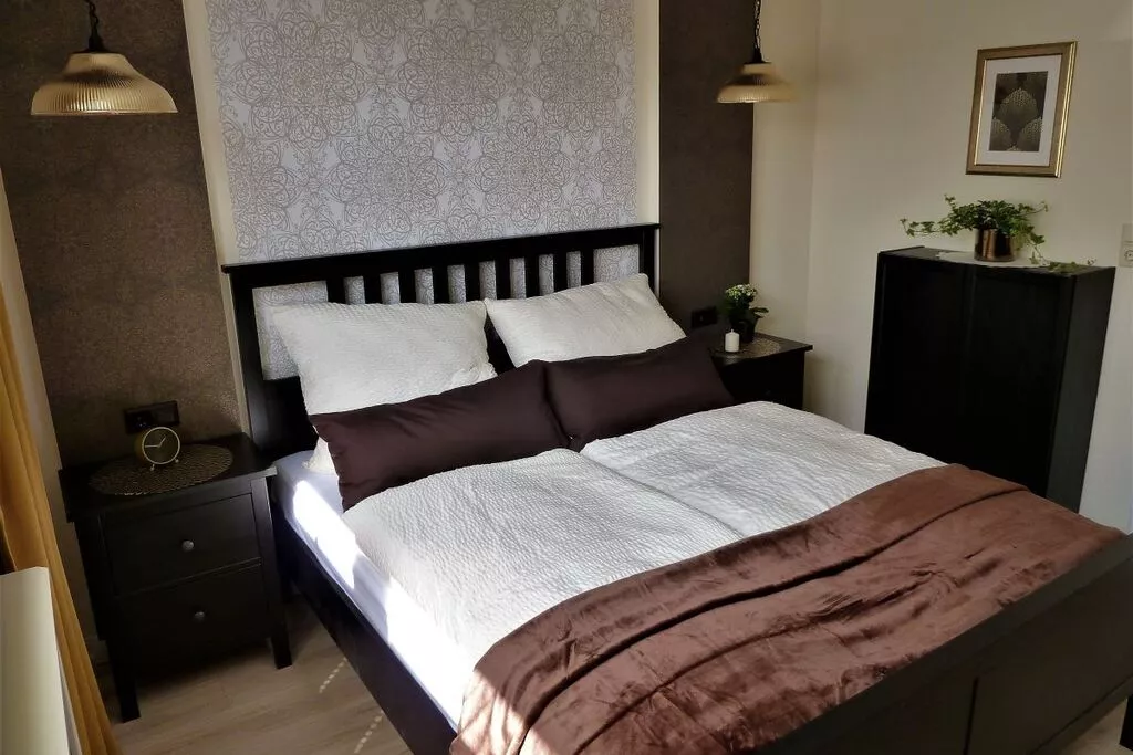 265541-Bedroom