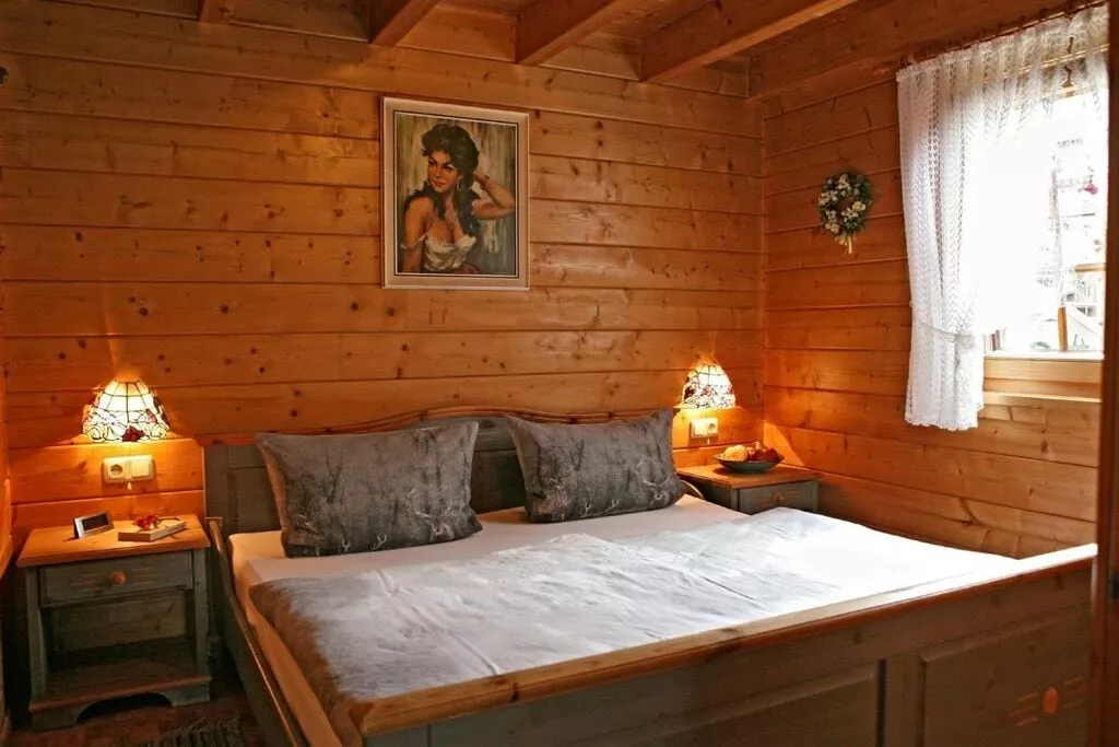 165700-Bedroom