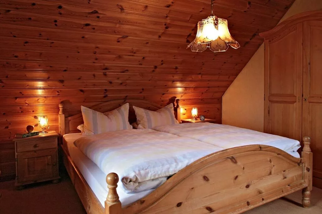 162587-Bedroom