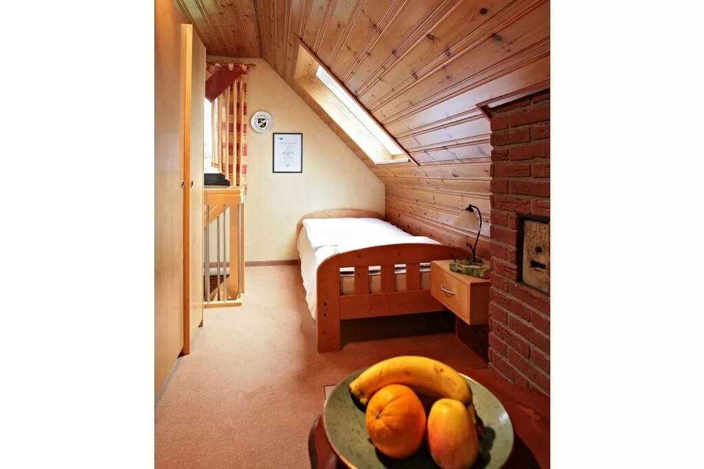 162587-Bedroom