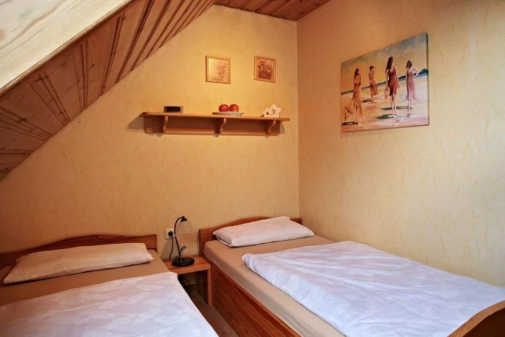 162587-Bedroom