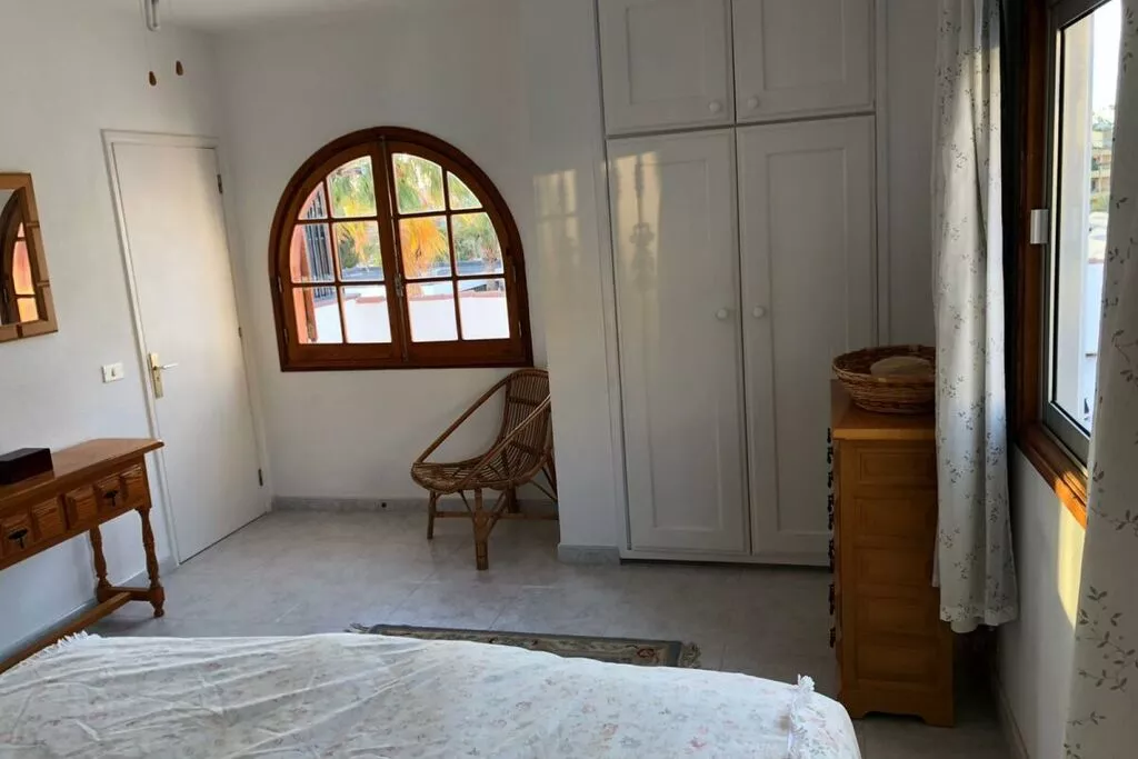 283994-Bedroom