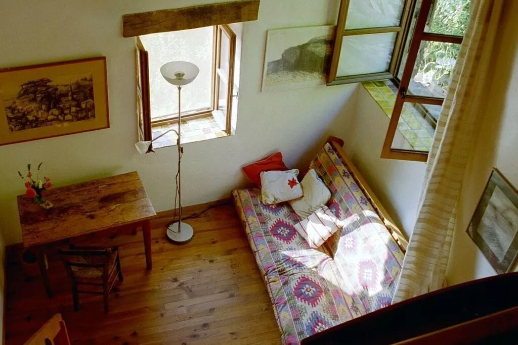 265593-Bedroom