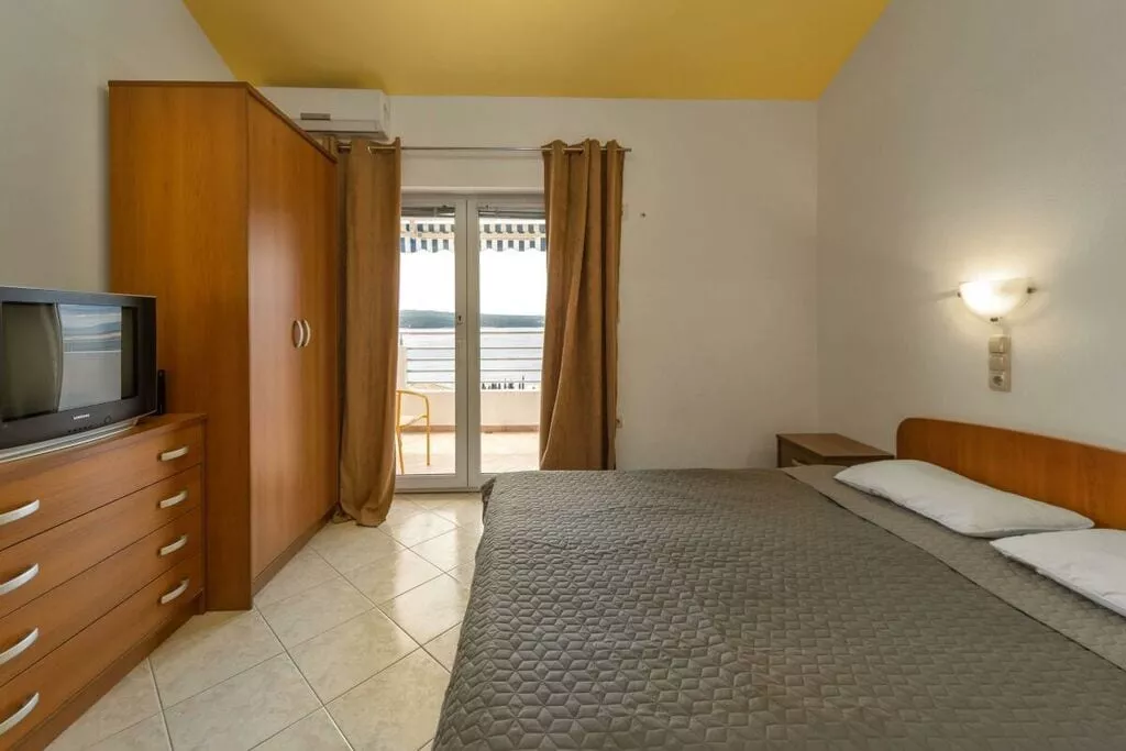 201337-Bedroom