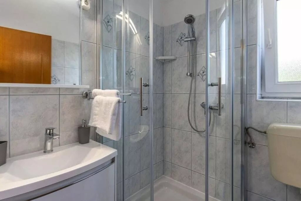 201337-Bathroom