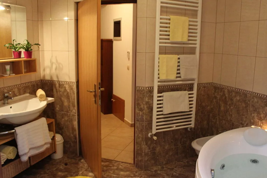 208137-Bathroom