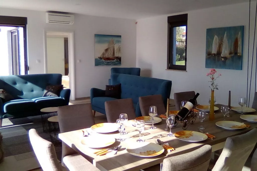 246045-Salle à manger