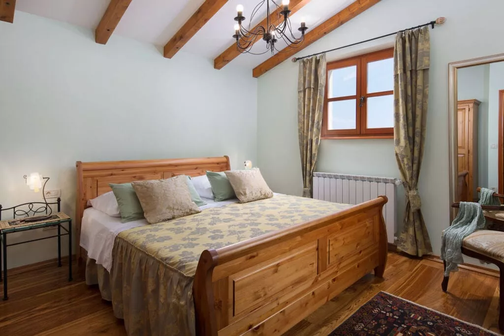179626-Bedroom