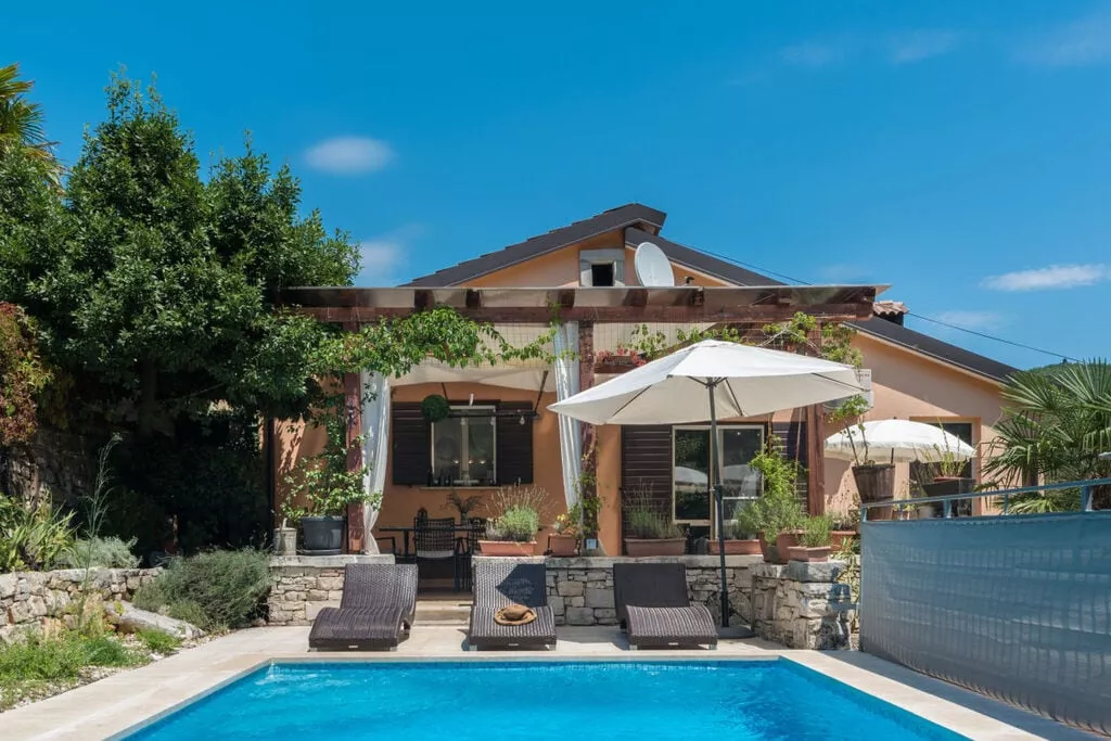 166773-Pool