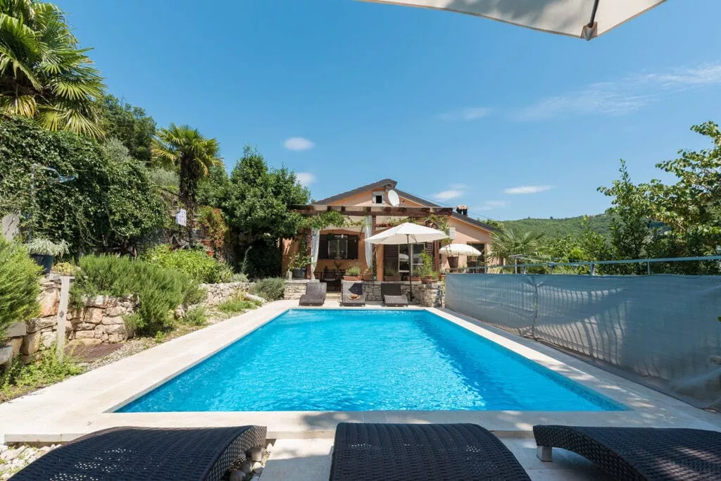 166773-Pool