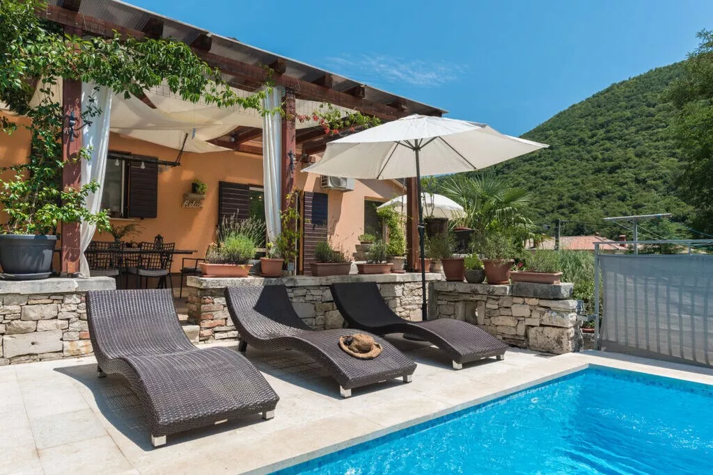 166773-Pool