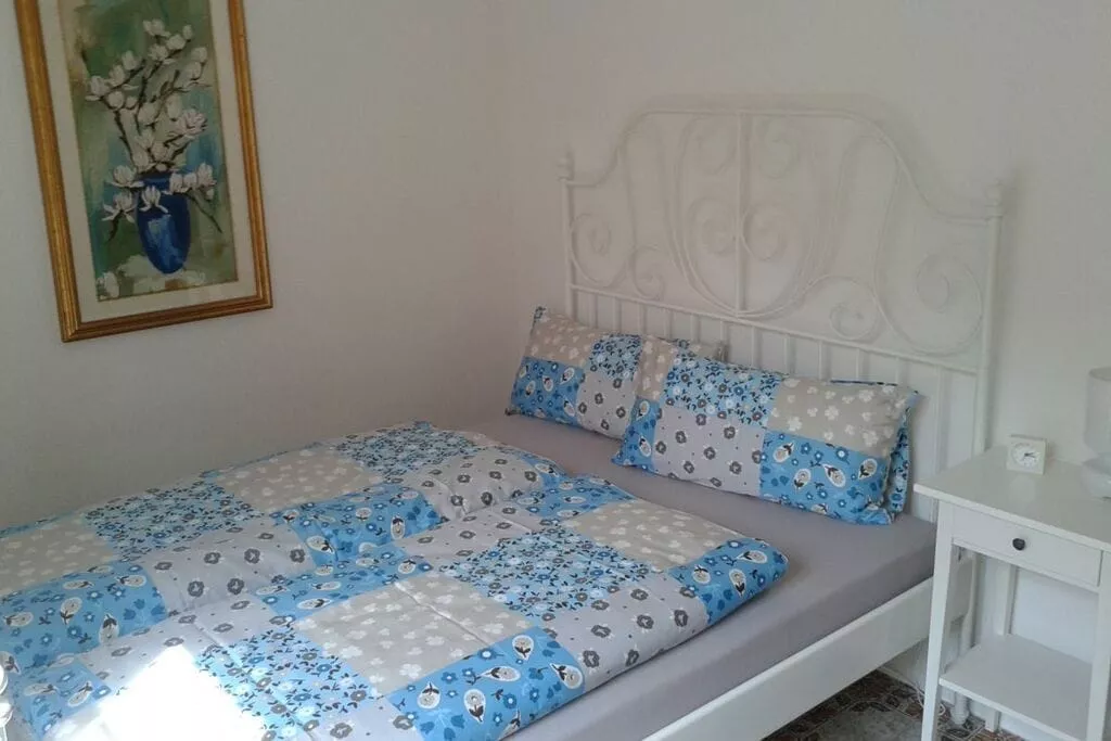 247937-Bedroom