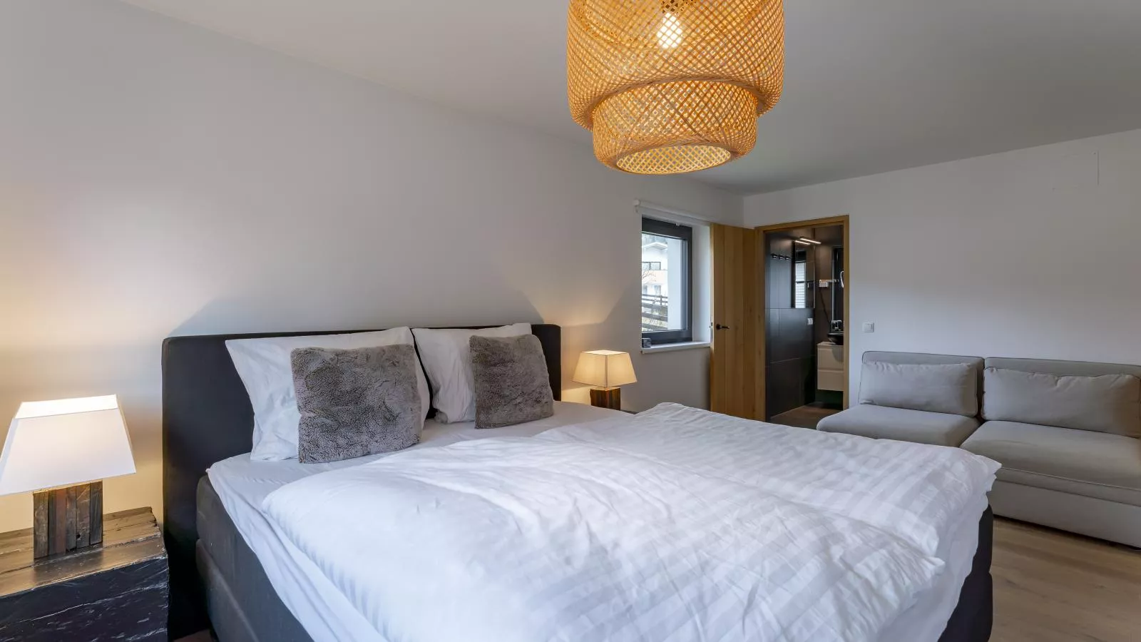 Mozart Lodge-Bedroom