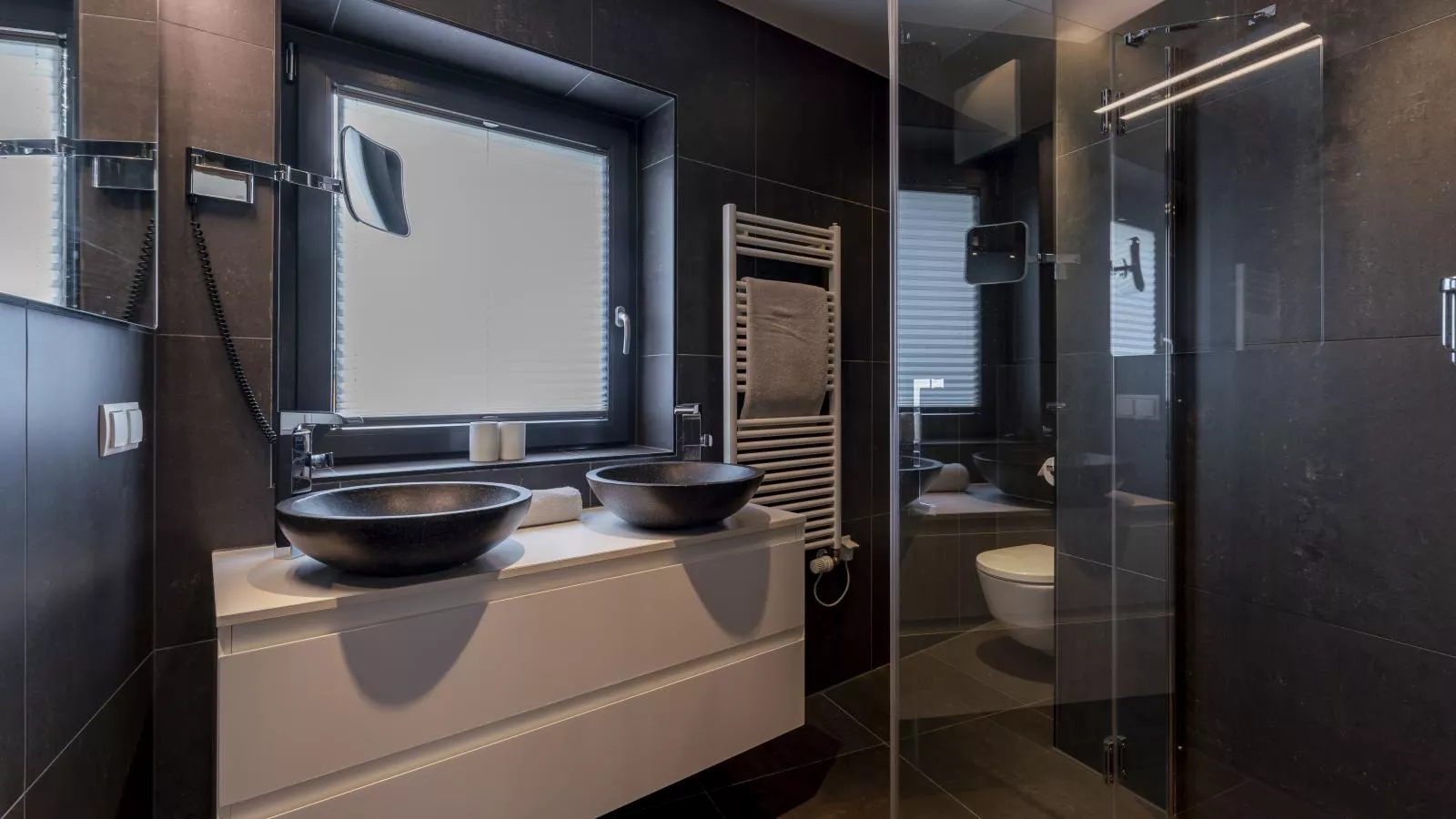 Mozart Lodge-Bathroom