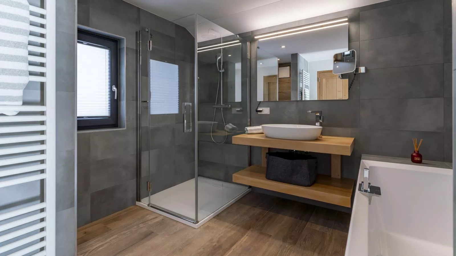 Mozart Lodge-Bathroom