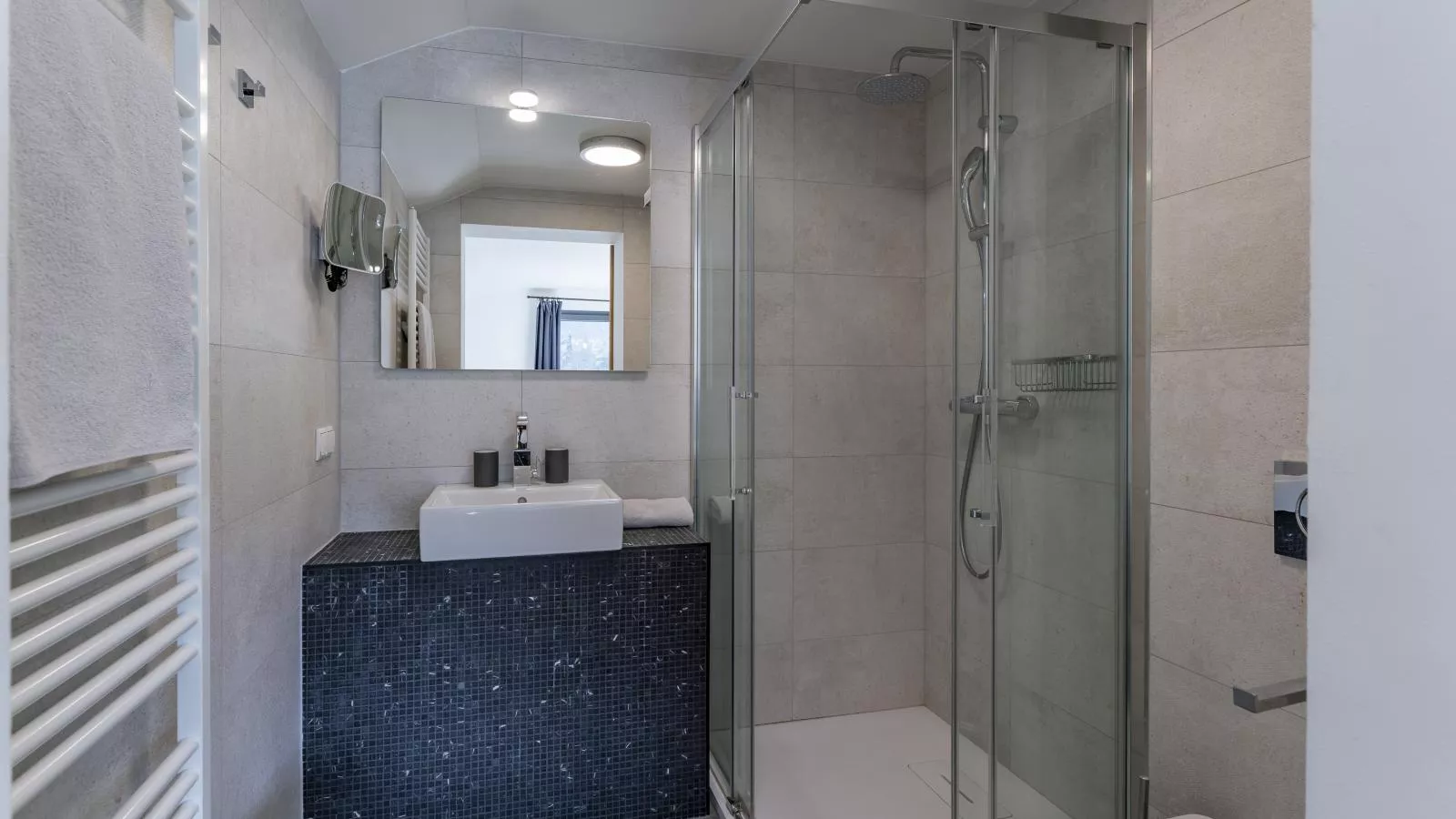 Mozart Lodge-Bathroom