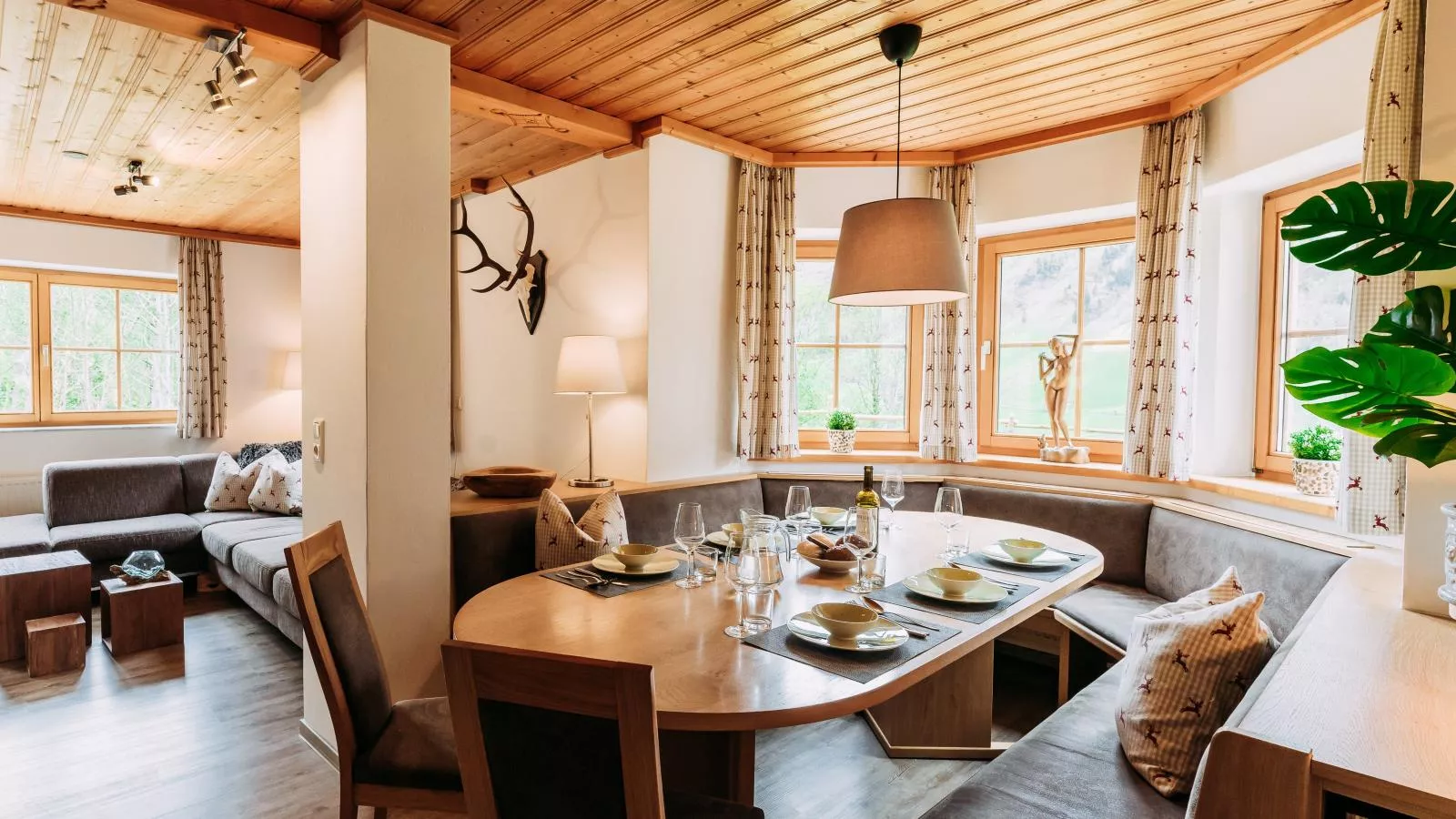 Barney M-Dining room