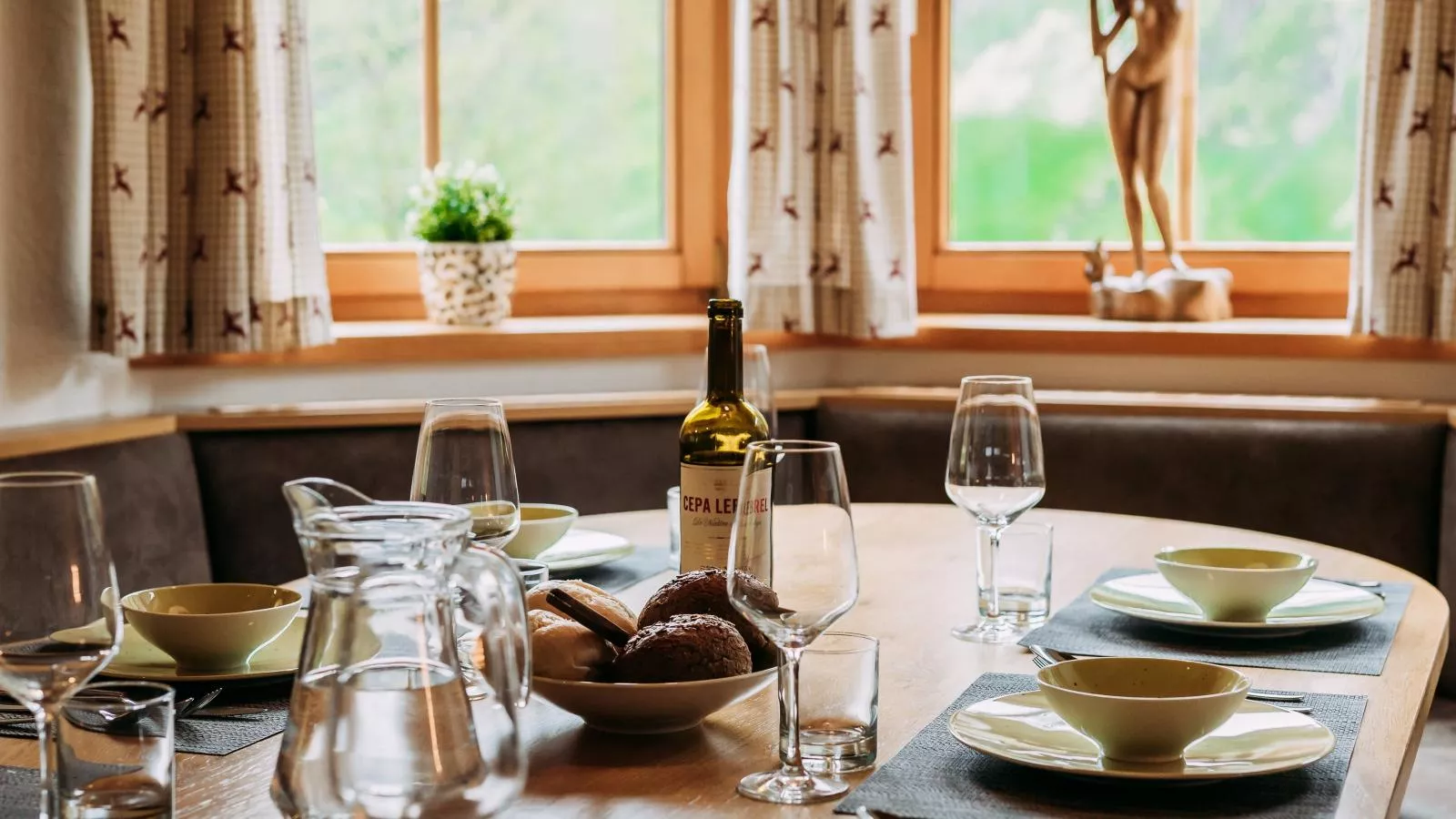 Barney M-Dining room