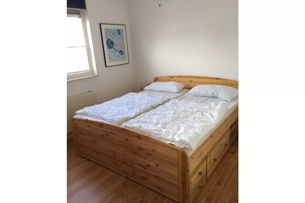 250988-Bedroom