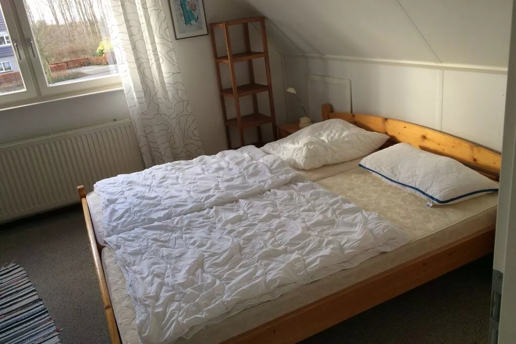 250988-Bedroom