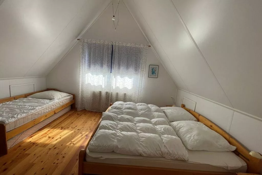 250988-Bedroom