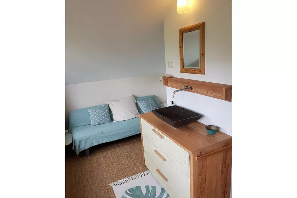 271235-Bedroom