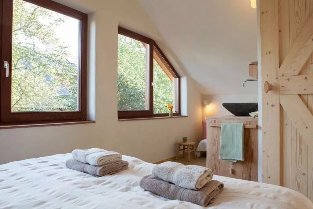 271235-Bedroom