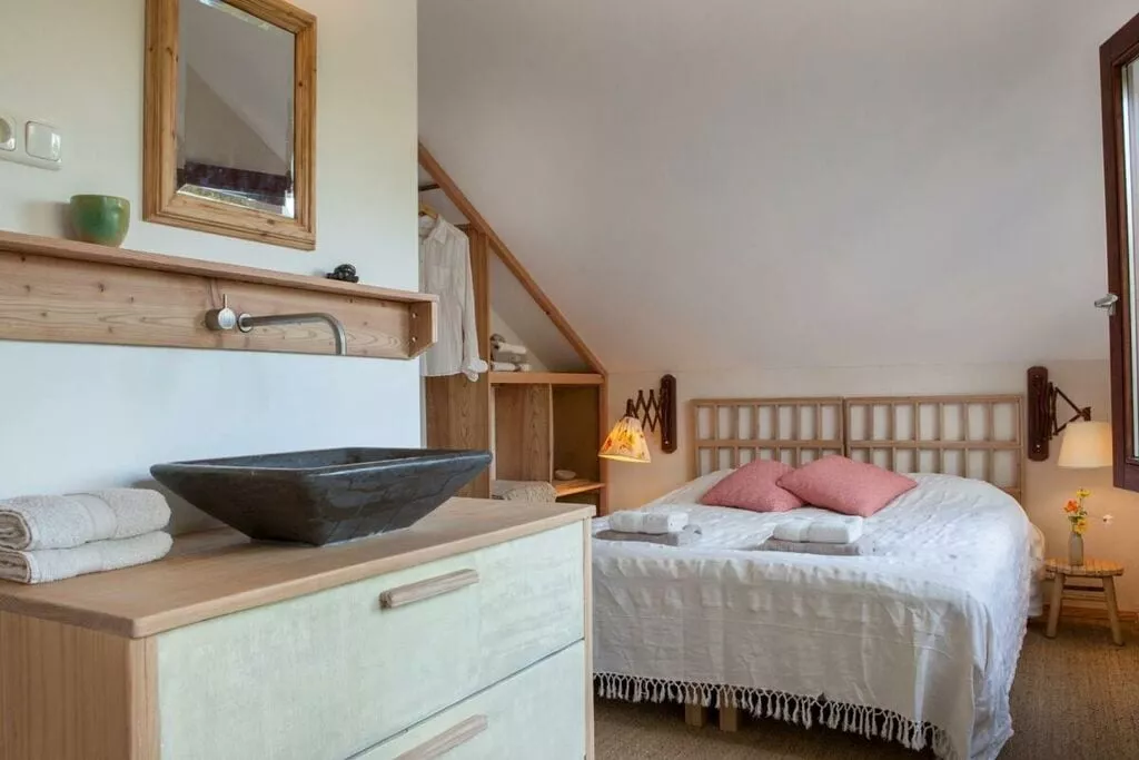271235-Bedroom