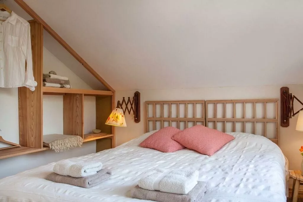271235-Bedroom